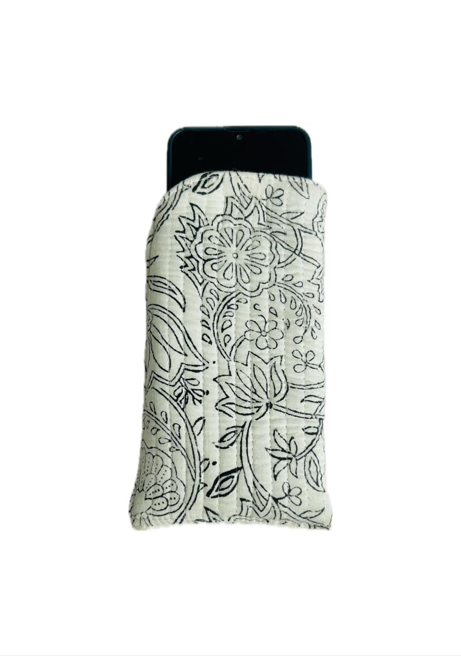 Mobile pouch