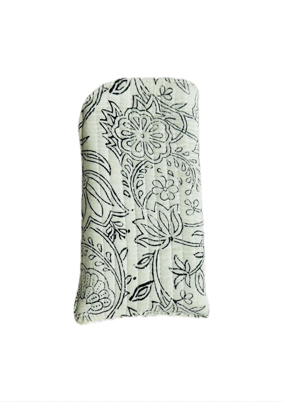 Mobile pouch
